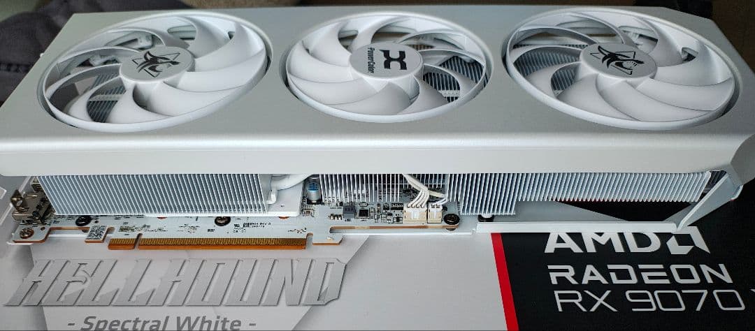グラフィックボード・グラボ・ビデオカード Powercolor Radeon RX 9070XT Hellhound