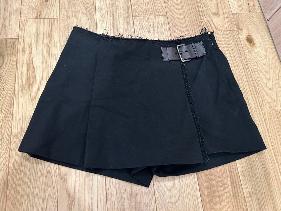 ミュウミュウ miu miu 黒 ベルト付き スカート風　ショートパンツ