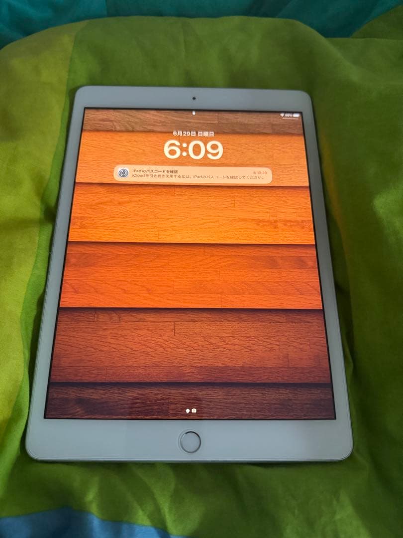 Apple iPad 第7世代 10.2インチ 本体 カバー キーボード付き