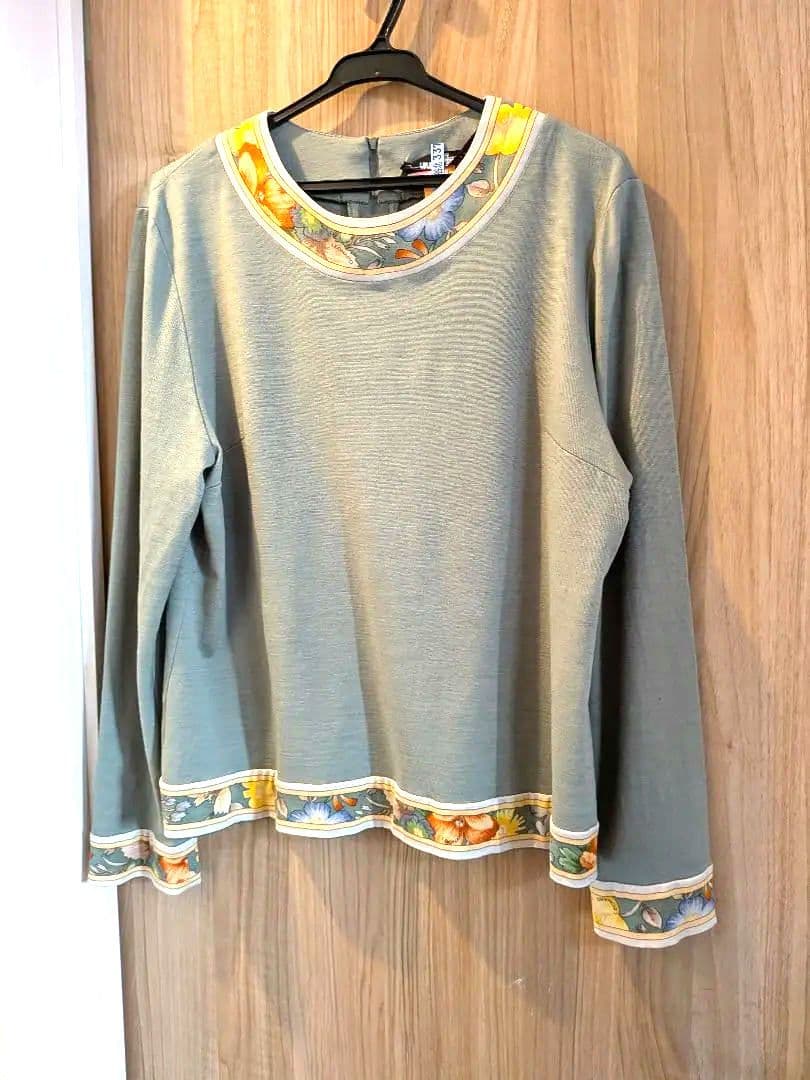 【超美品】レオナールLEONARD 花柄グリーン(若草色)セットアップ