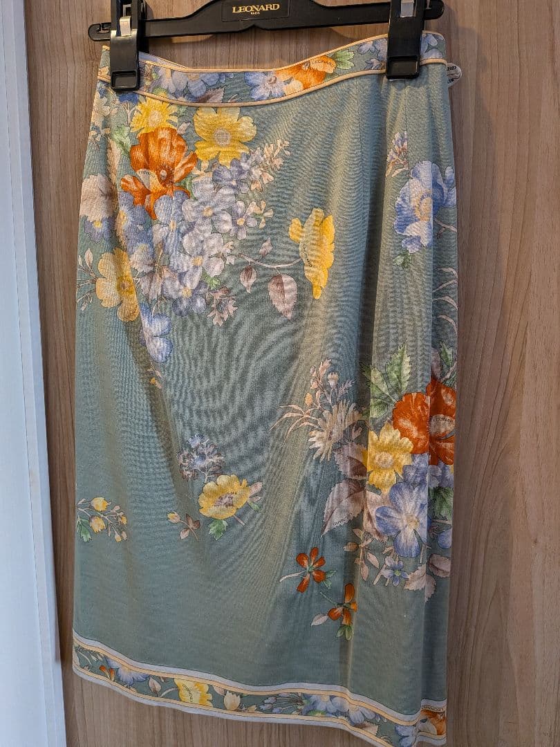 【超美品】レオナールLEONARD 花柄グリーン(若草色)セットアップ