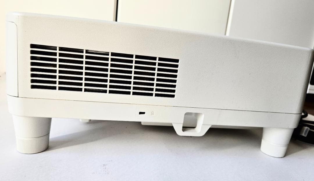 NEC 超単焦点プロジェクター NP-UM351WJL 3500ルーメン★送料込