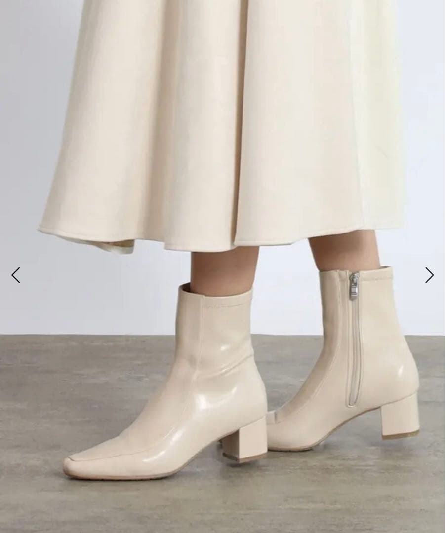 ヤマダヤ　FENNEL エナメルショートブーツ　アイボリー