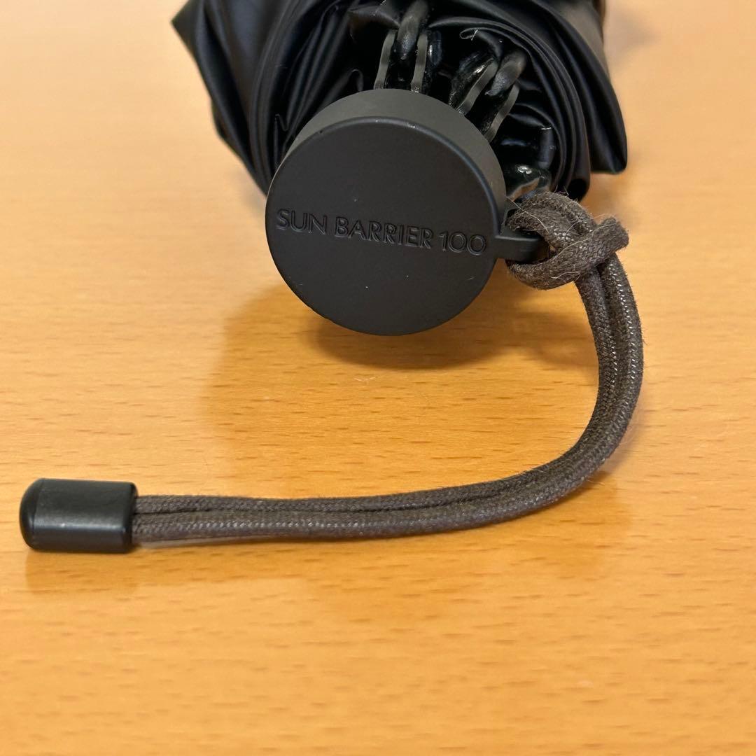 サンバリア100 折りたたみ日傘　2段折　コンパクト　ストライプ　グレー