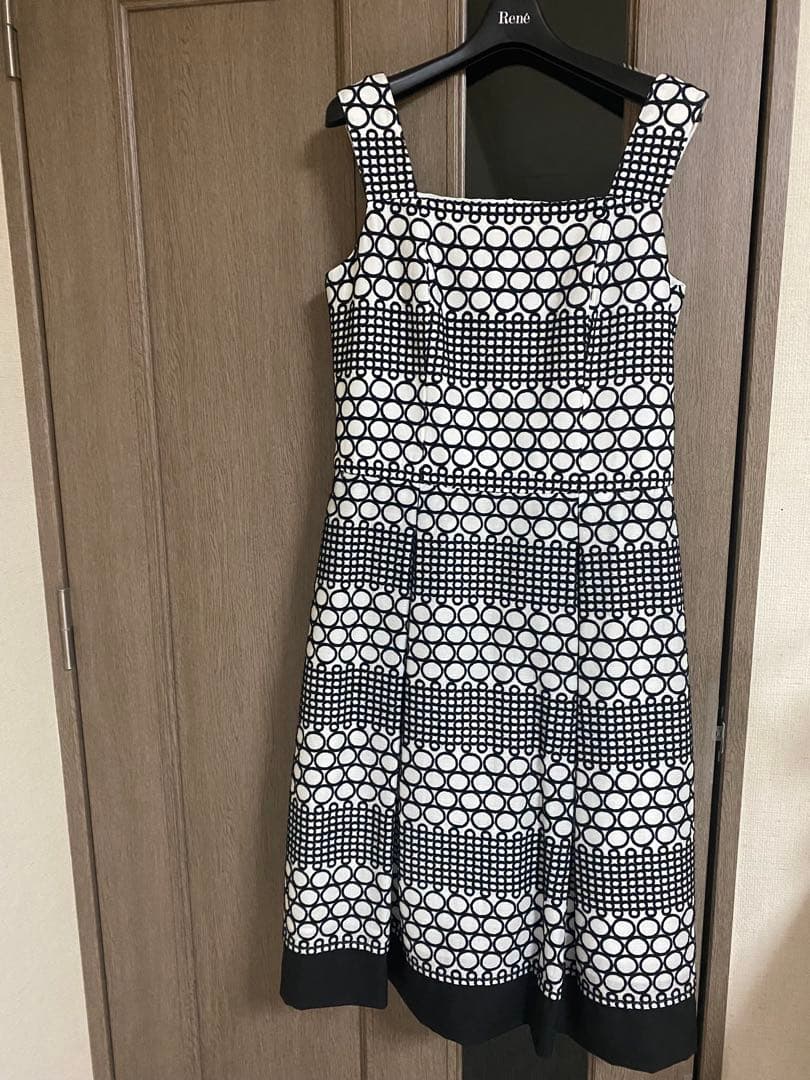 ルネ　ノースリーブひざ丈ワンピース 白黒ドット刺繍　36 訳あり