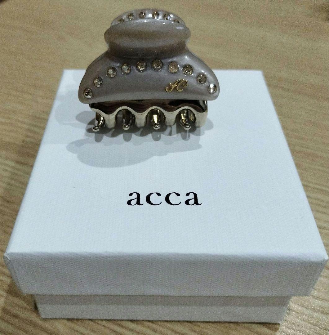 acca ベージュ ヘアクリップ
