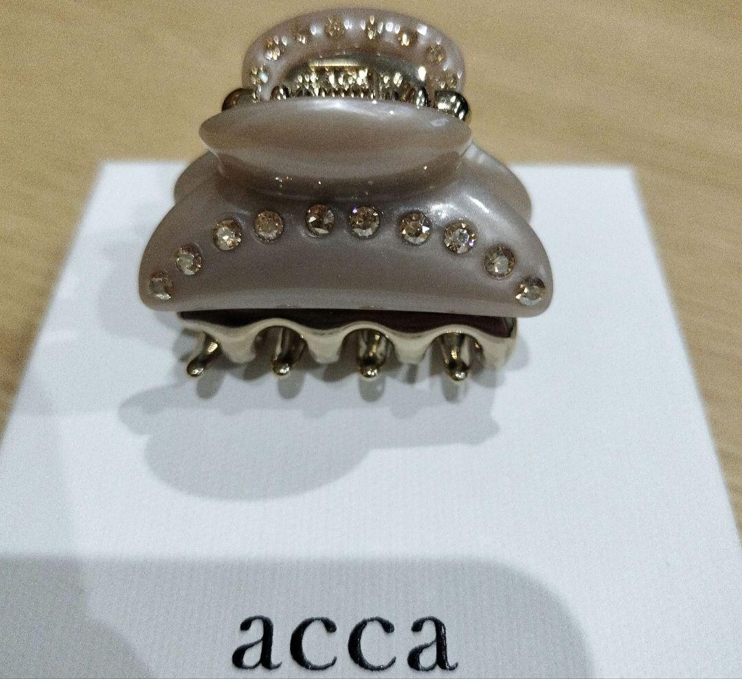 acca ベージュ ヘアクリップ