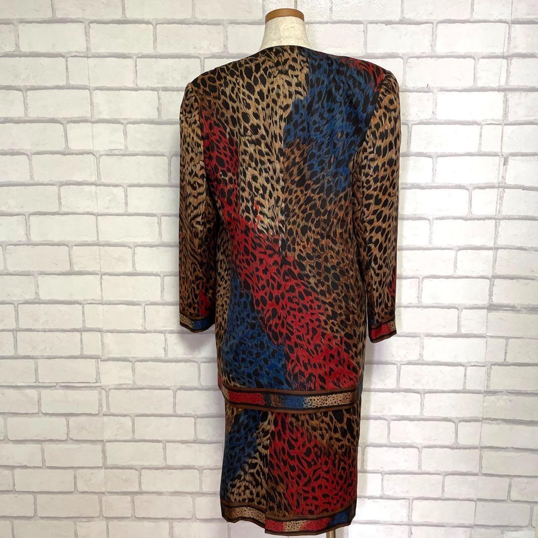 LEONARDレオナール　豹柄　絹シルク ノーカラー上下セットアップ　レオパード