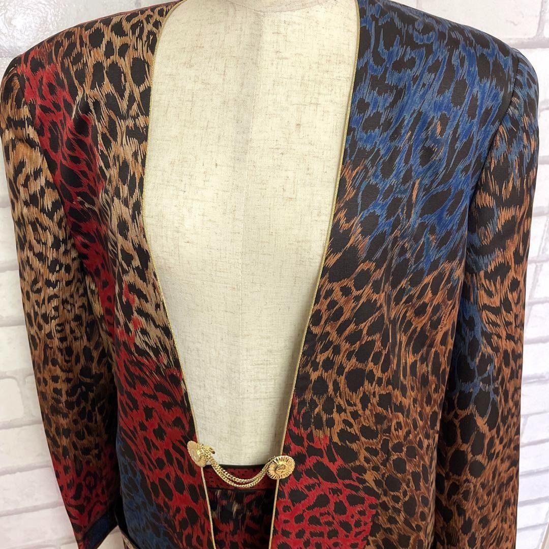 LEONARDレオナール　豹柄　絹シルク ノーカラー上下セットアップ　レオパード