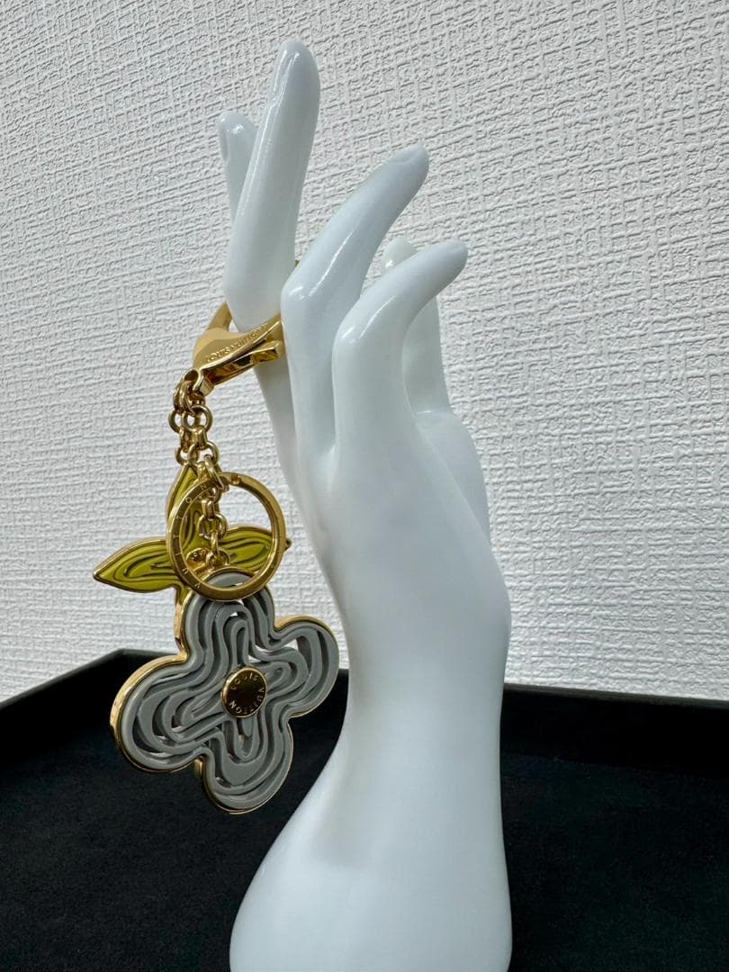 【美品】Louis Vuitton M66142 ポルトクレナイフ チャーム