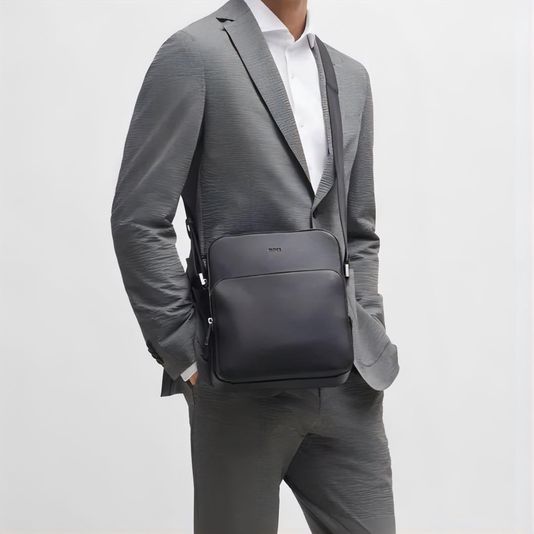 HUGO BOSS レポーターバッグ ショルダーバッグ レザー エンボスロゴ