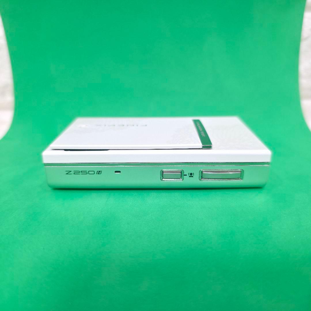 379】【美品】FinePix Z250fd コンパクトデジタルカメラ ホワイト