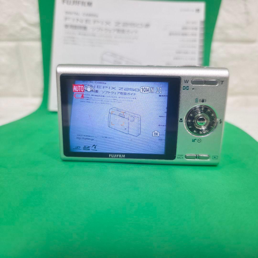 379】【美品】FinePix Z250fd コンパクトデジタルカメラ ホワイト