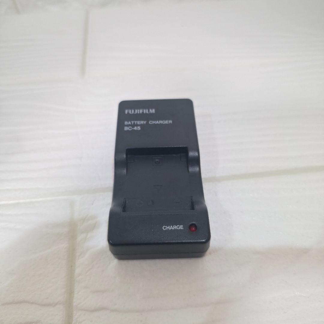 379】【美品】FinePix Z250fd コンパクトデジタルカメラ ホワイト