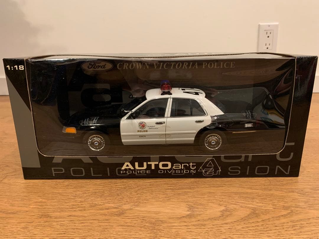 【絶版】オートアート 1/18 クラウンビクトリア　LAPD ロサンゼルス市警