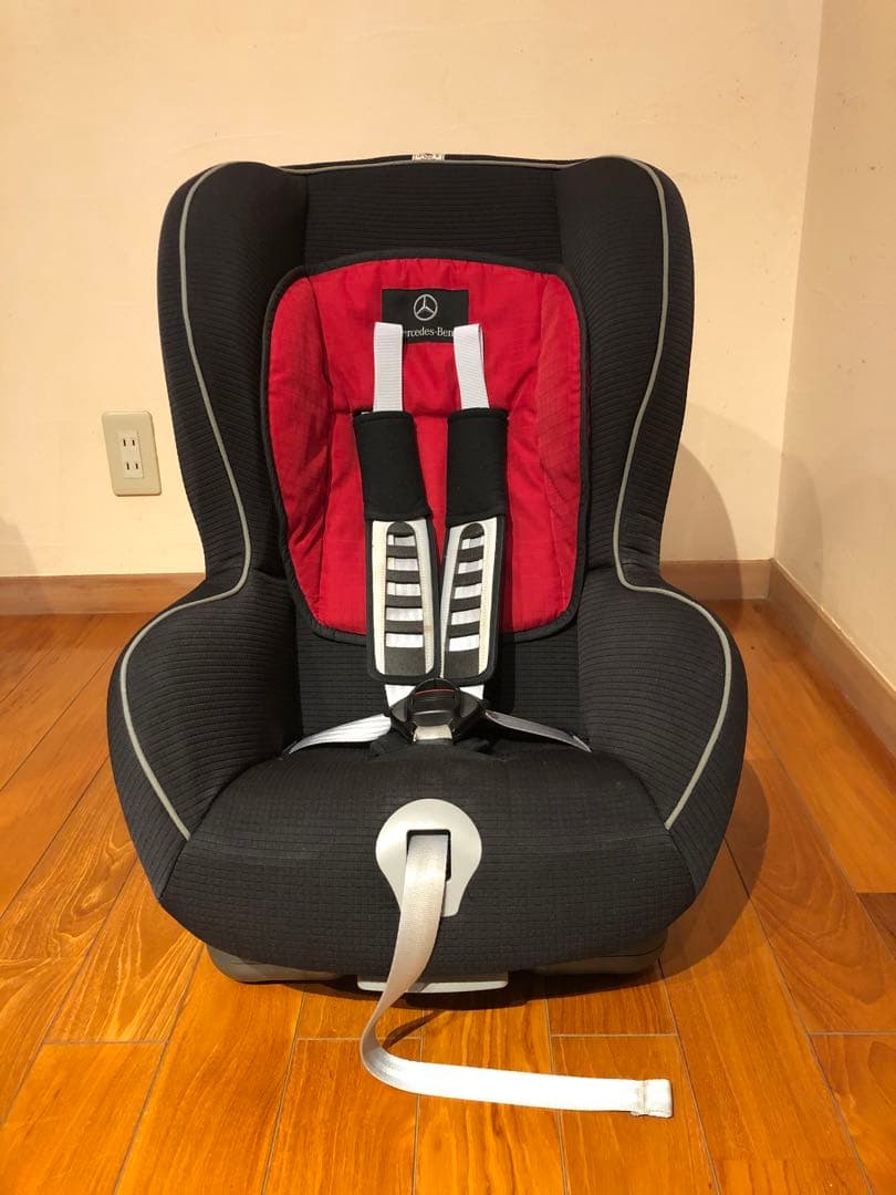 Mercedes-Benz チャイルドシート　デュオプラス レッド/ブラック
