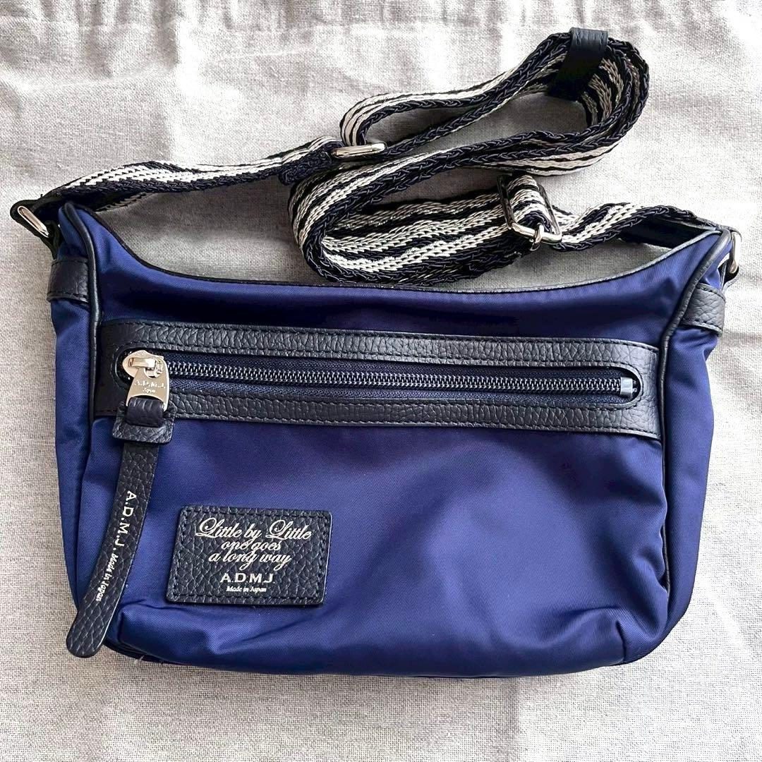 極美品ADMJ クロスボディバッグ 斜め掛け可 ネイビー