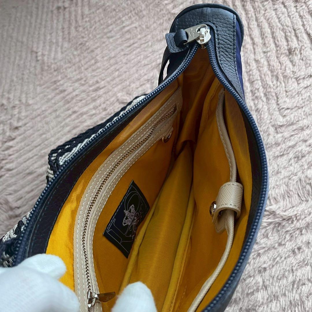 極美品ADMJ クロスボディバッグ 斜め掛け可 ネイビー