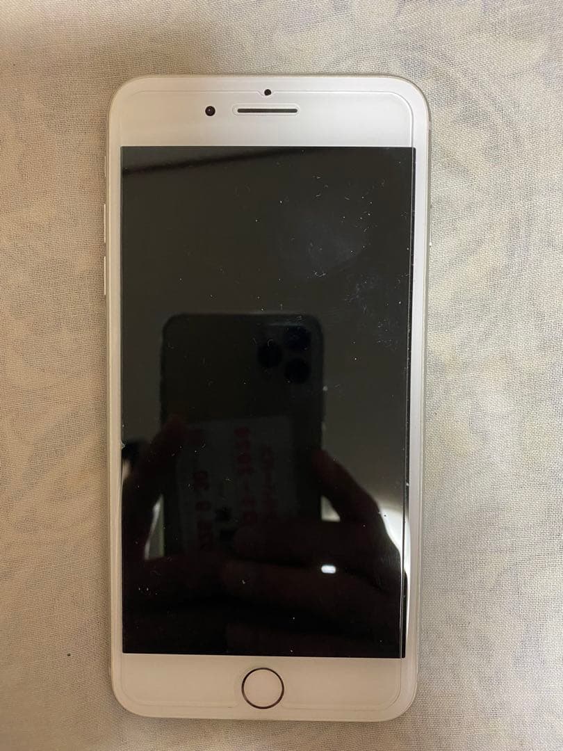 iPhone 8 plus 64GB SIMフリー ドバイ正規店モデル