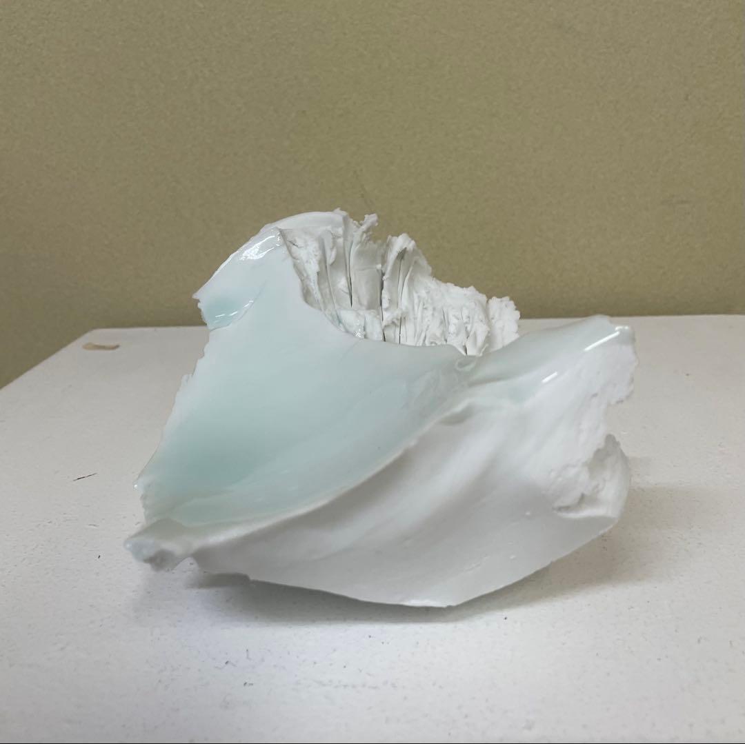 加藤委作品　青白磁オブジェB