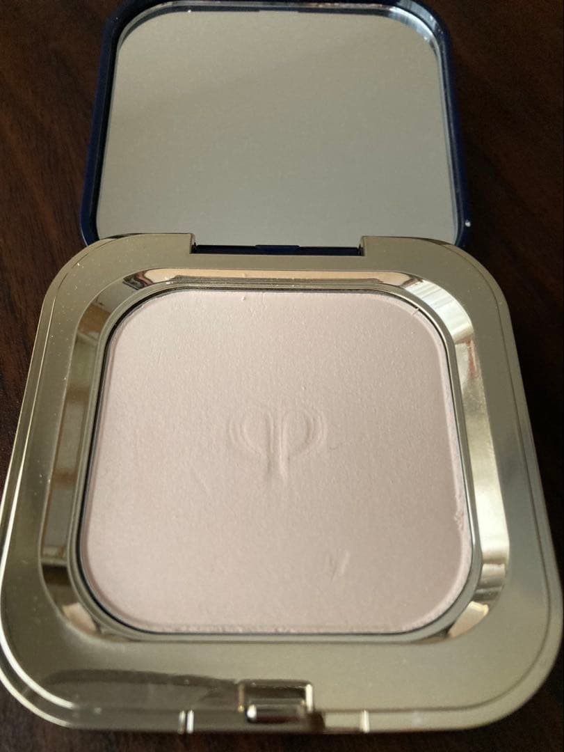 【Momo】クレ・ド・ポー ボーテ プードルコンパクトエサンシエルn