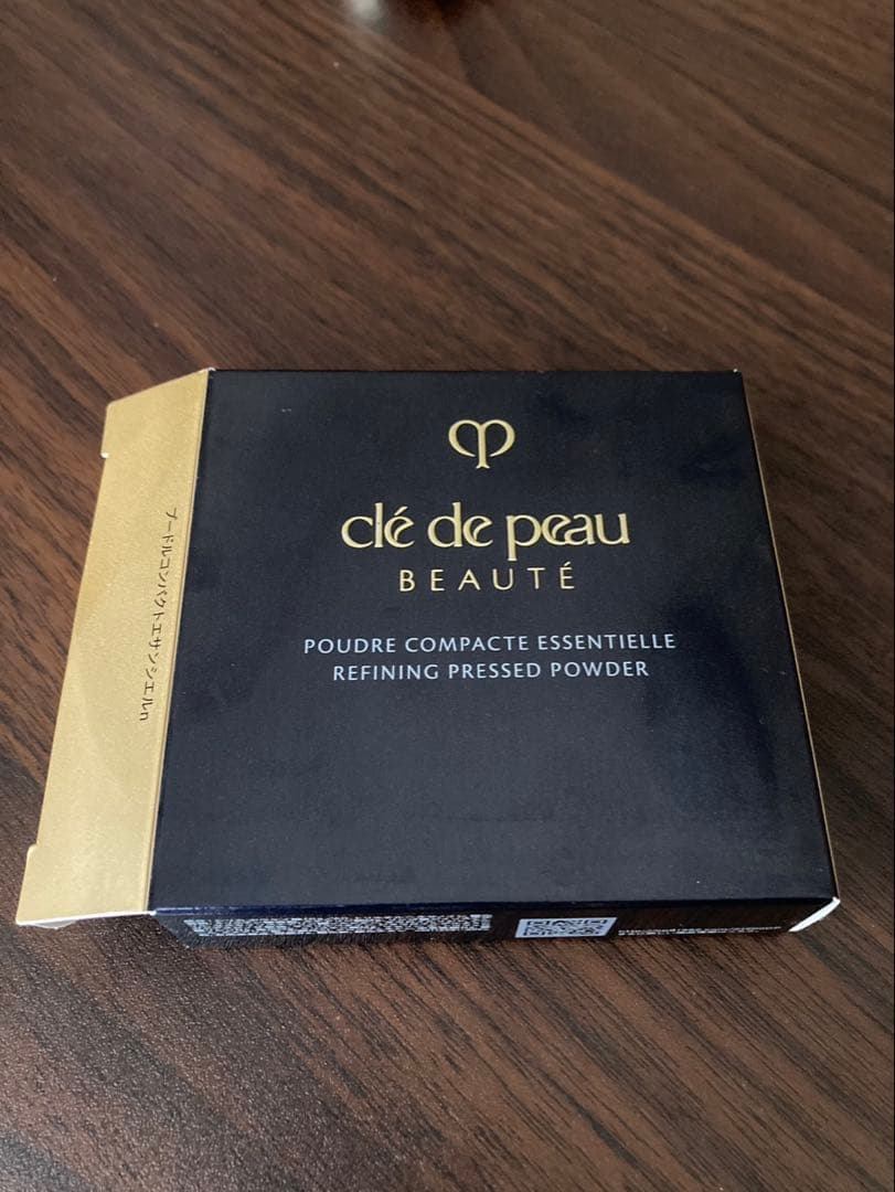 【Momo】クレ・ド・ポー ボーテ プードルコンパクトエサンシエルn