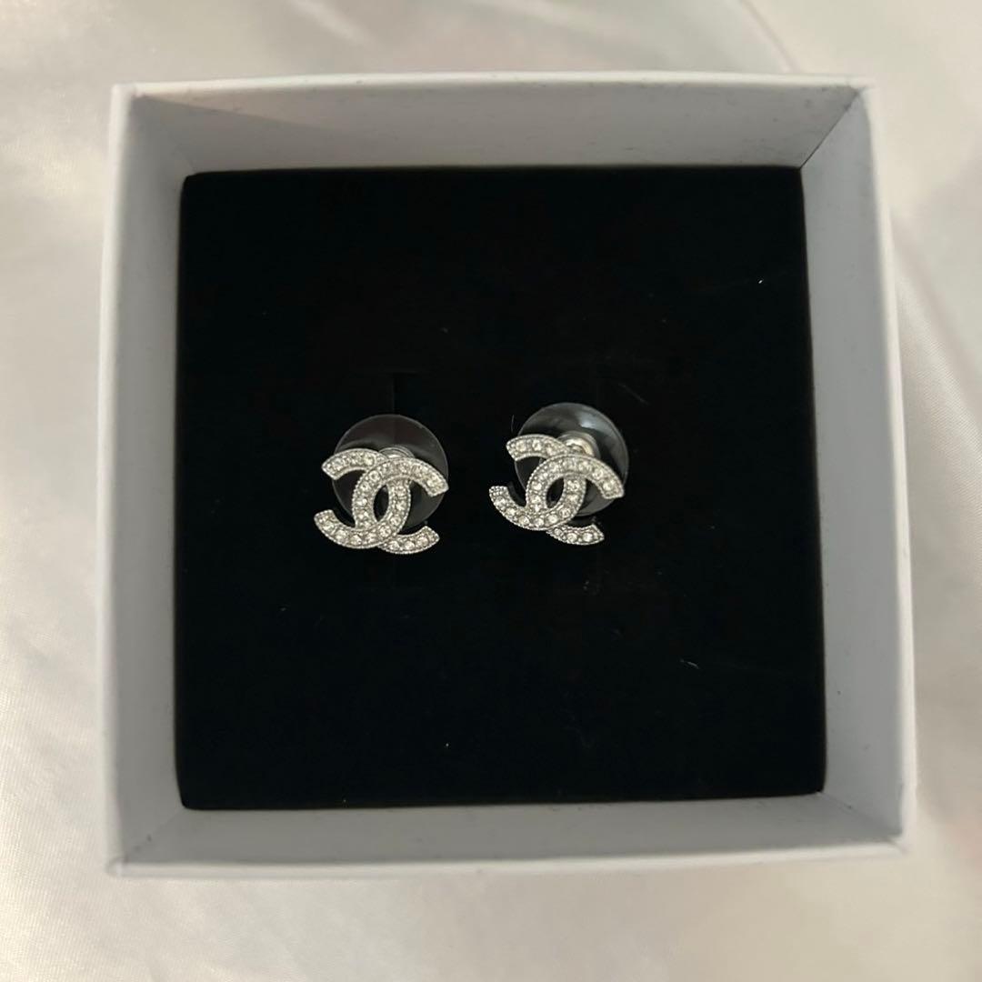 [日曜日までお値下げ]ノベルティ　シルバー ロゴスタッドピアス