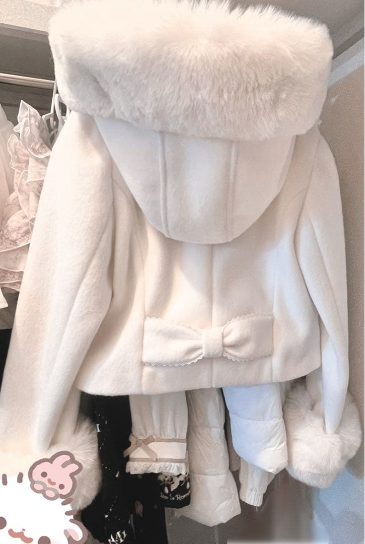 LIZLISA ビジューリボンショートフードコート ホワイト