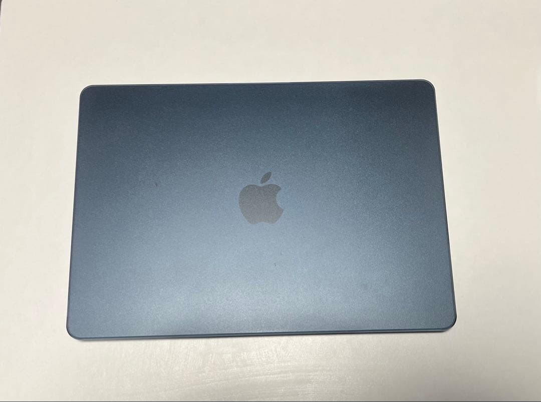 【良品】MacBook Air M2チップスペースグレーメモリ8GB/256GB