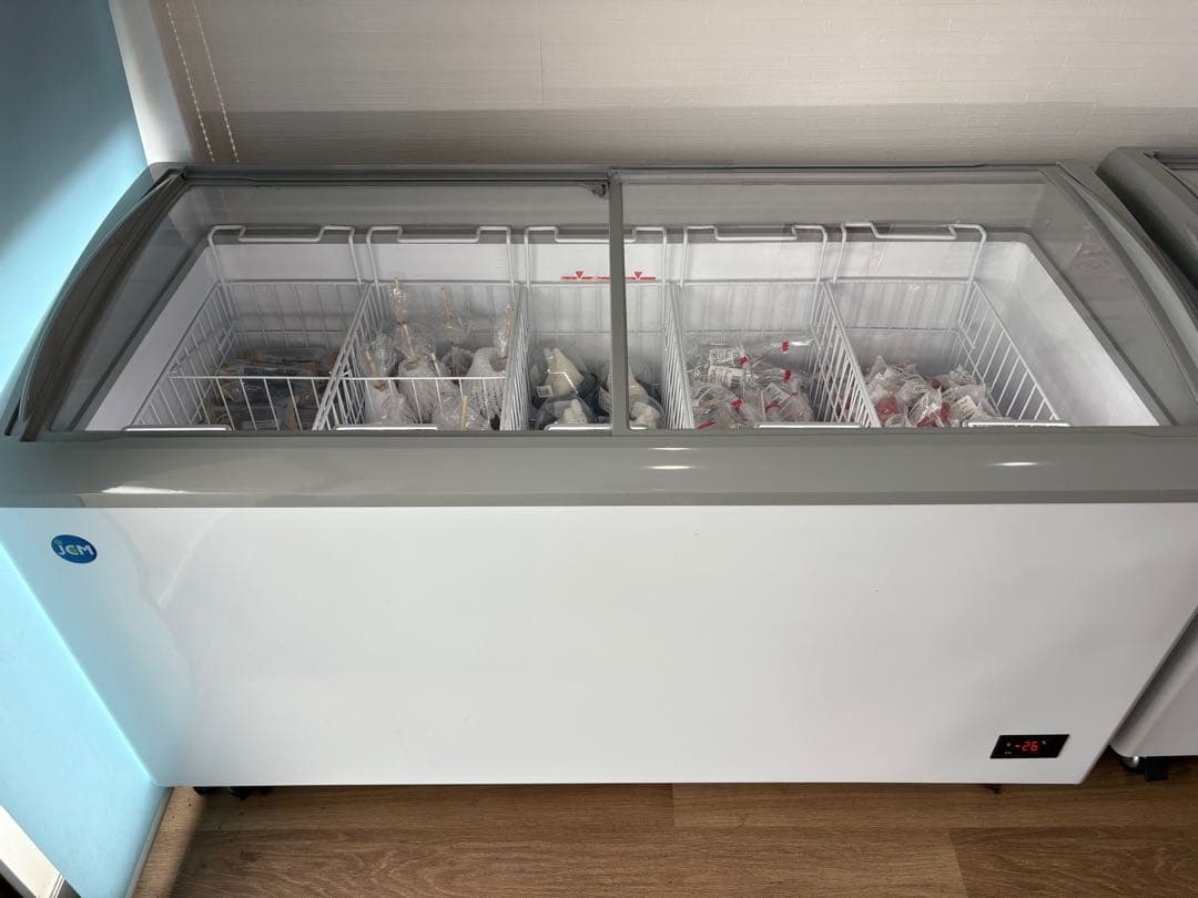 業務用大型冷凍庫　jcmcs-330L LED付き