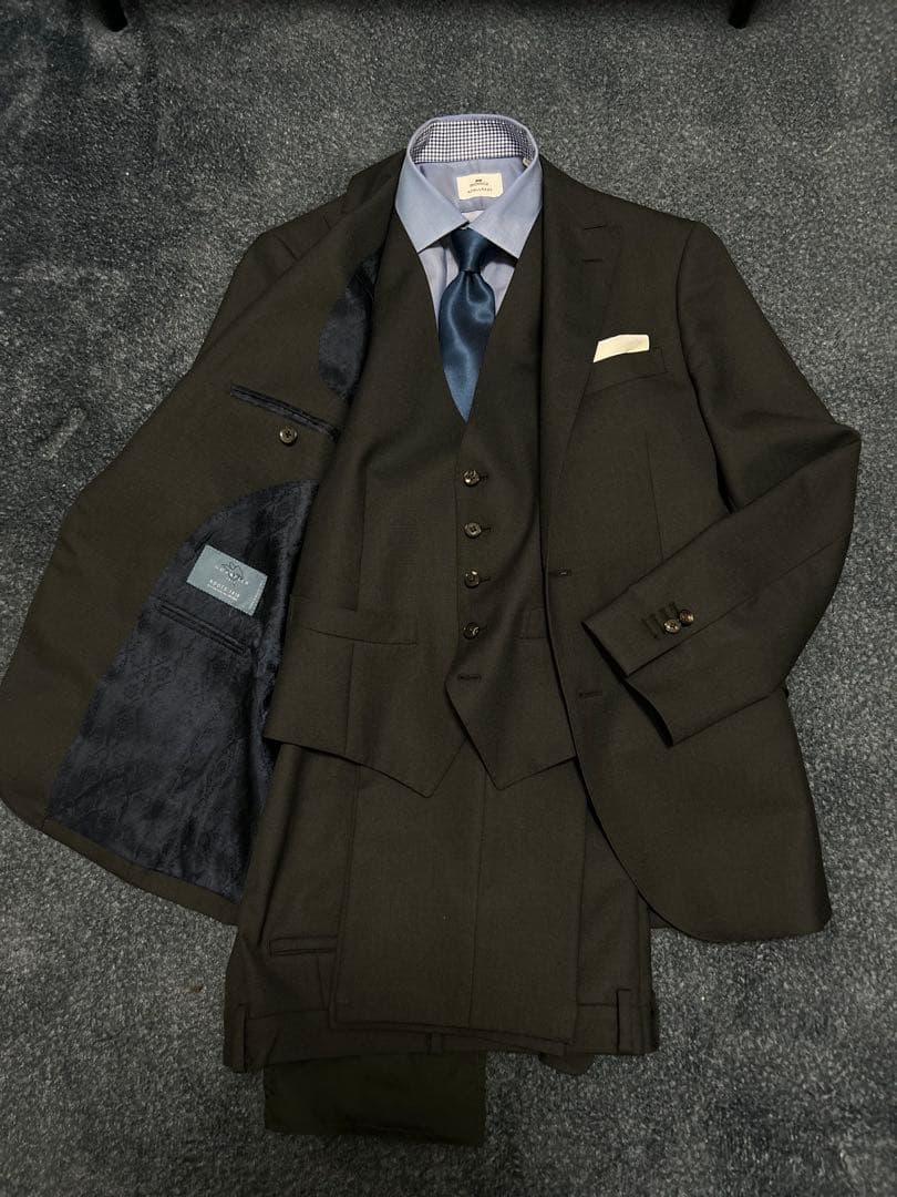 【高級GUABELLO生地　極美品】 スーツ価格15万円　3PオーダースーツA5