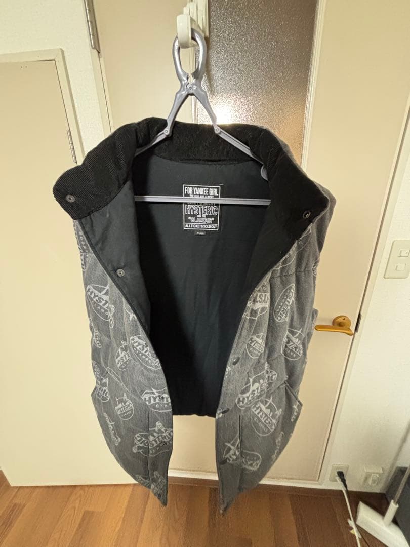 HYSTERIC GLAMOUR ロゴプリント ダウンベスト グレー