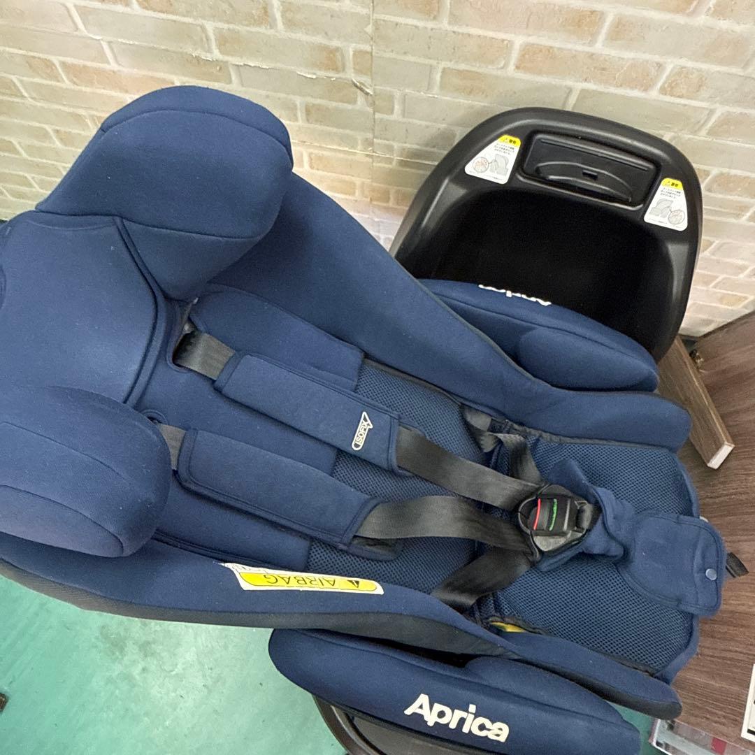 アップリカ　チャイルドシート ディアターン　回転　isofix 新生児から
