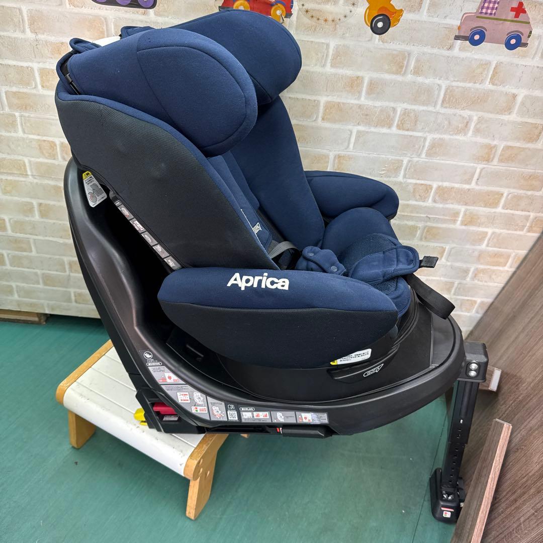 アップリカ　チャイルドシート ディアターン　回転　isofix 新生児から