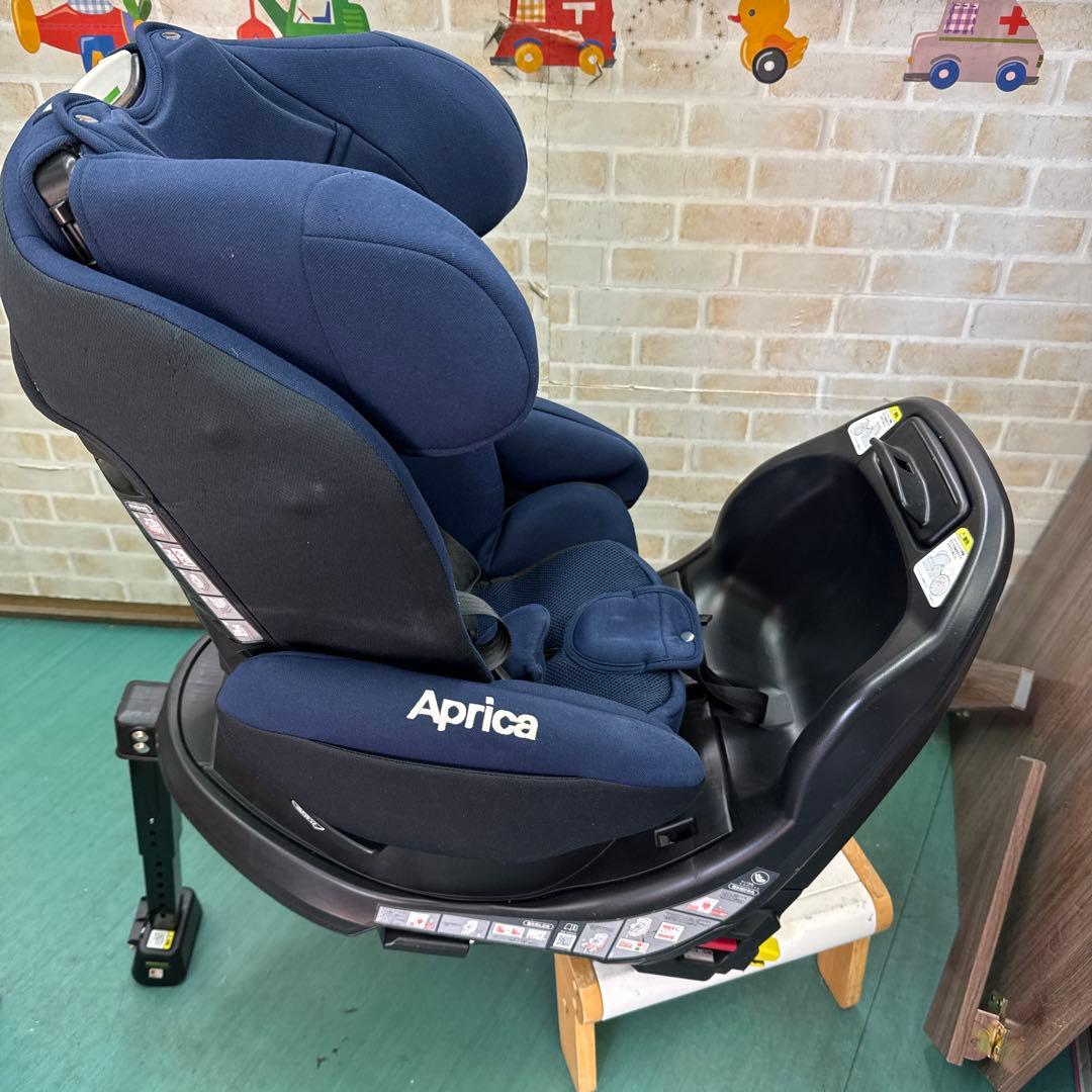 アップリカ　チャイルドシート ディアターン　回転　isofix 新生児から