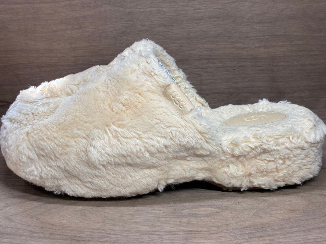 【極美品】UGG ボア スリッポン フラッフクロッグ 25cm ファー 冬支度