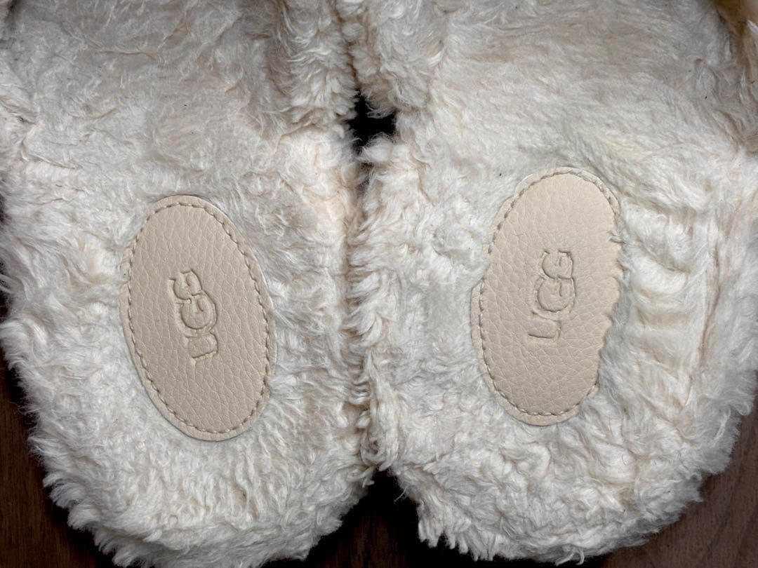【極美品】UGG ボア スリッポン フラッフクロッグ 25cm ファー 冬支度