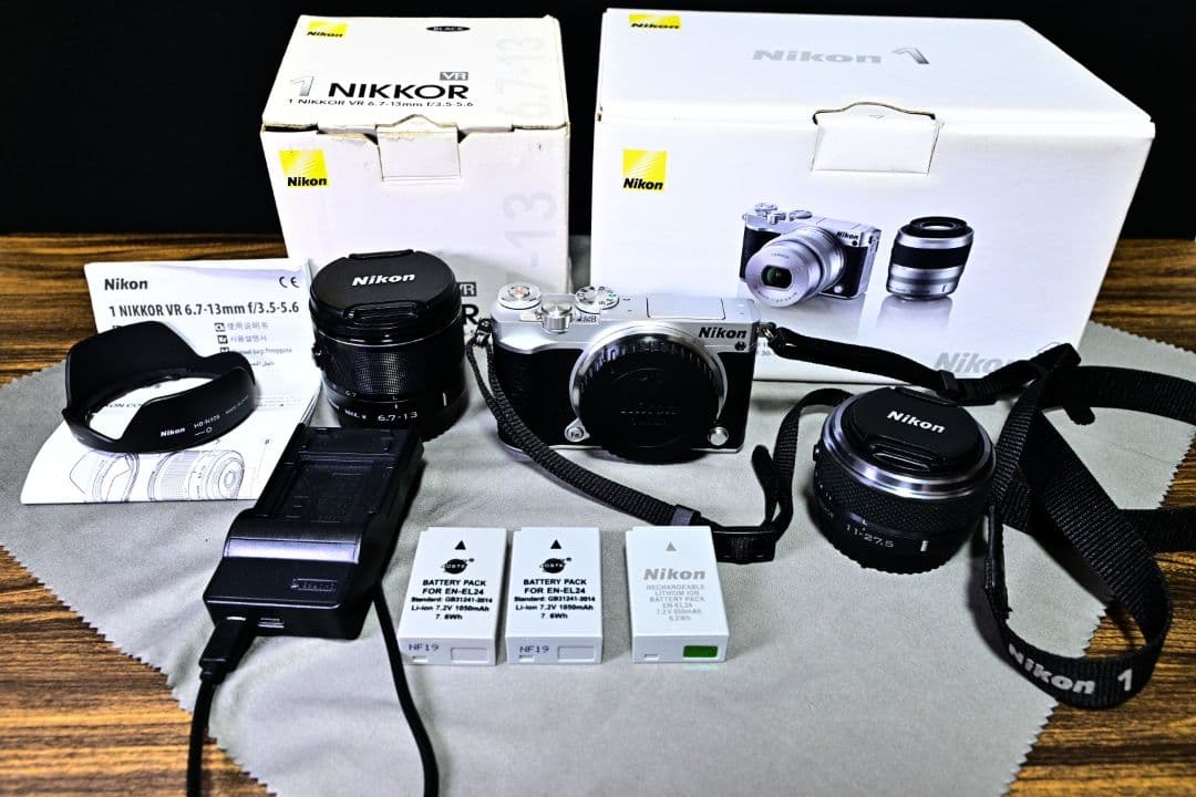 Nikon 1 J5　 　NIKKOR レンズ✕２