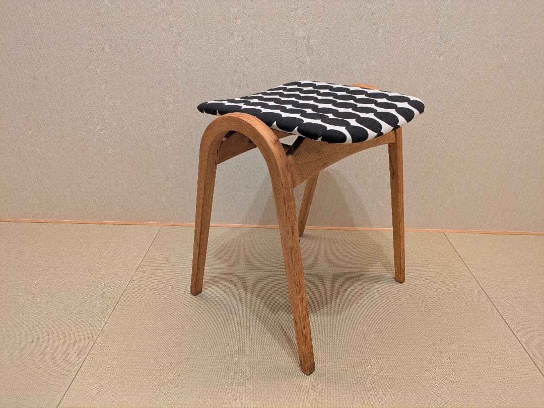 【秋田木工】木製 曲木 スツール 黒白幾何学模様 座面張り替え ハンドメイド