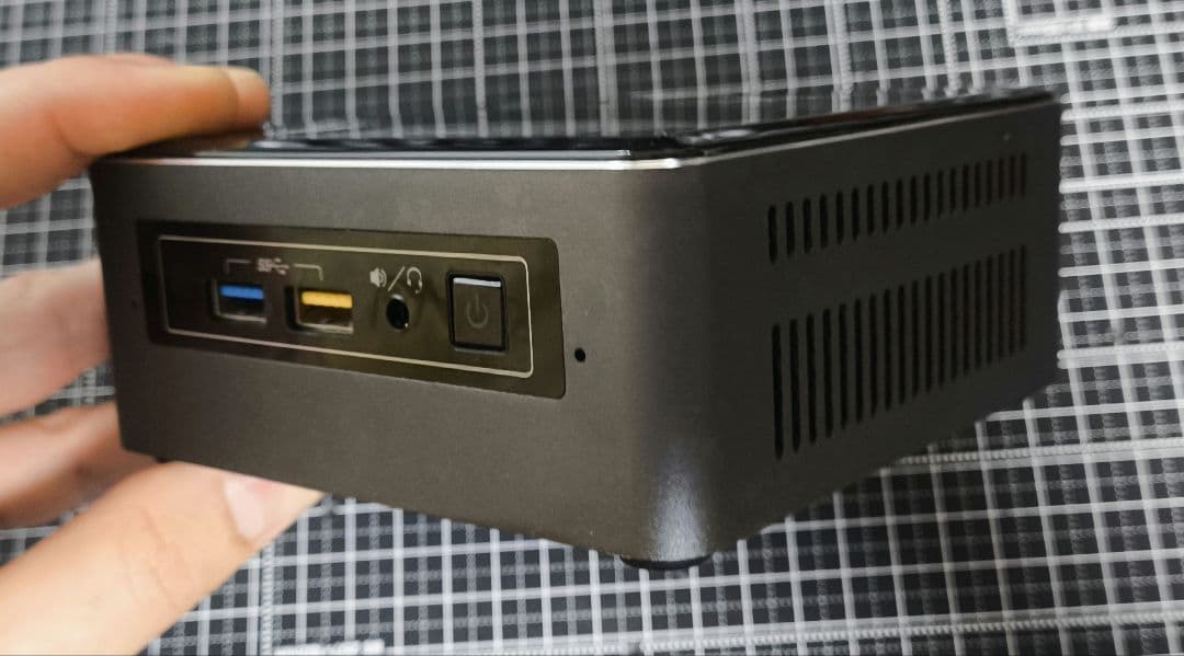 ミニPC Intel NUC i7 BNH Model