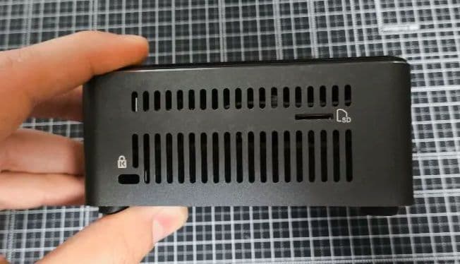 ミニPC Intel NUC i7 BNH Model