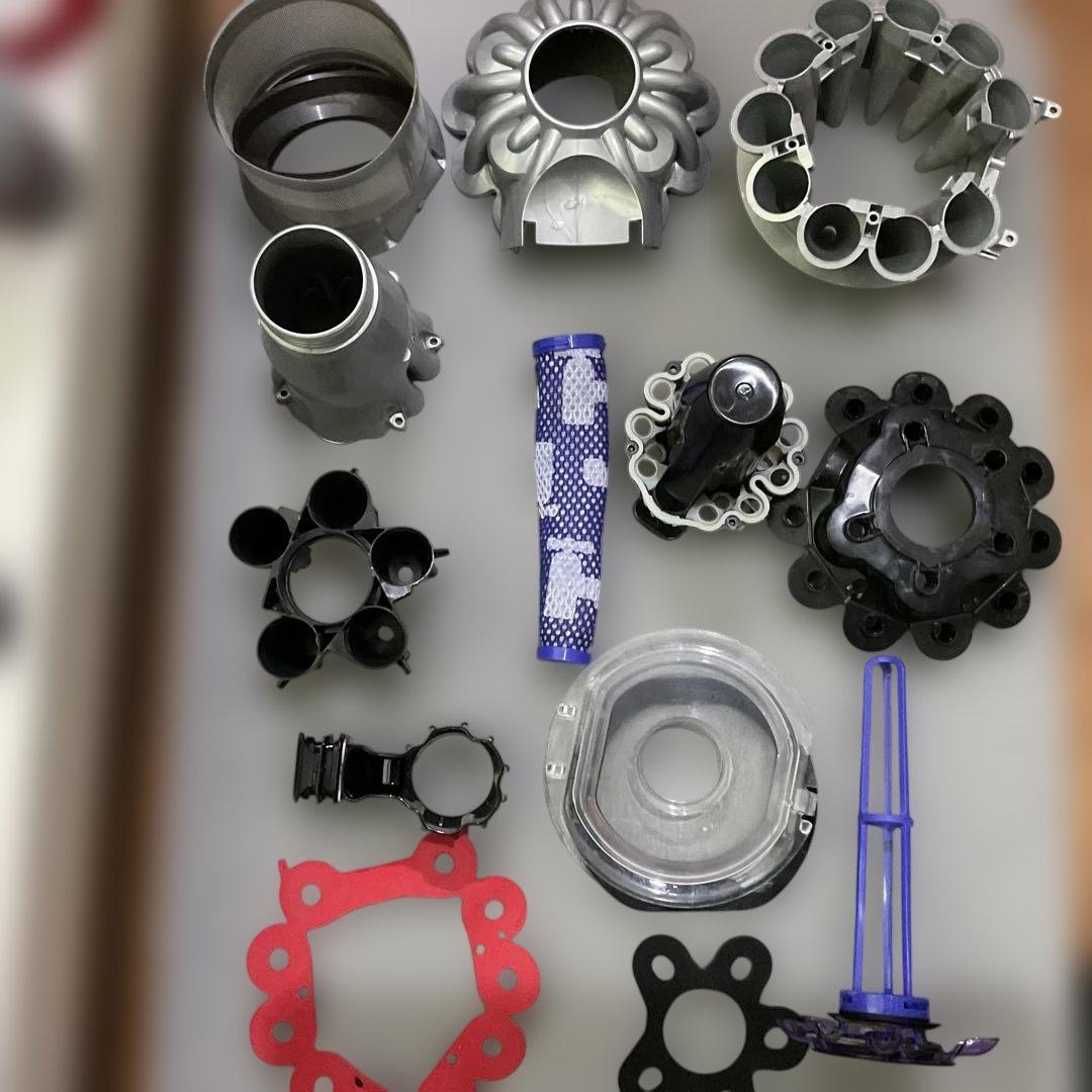 24. 『美品』動作確認済み　ダイソンDyson V8　SV10 sv25