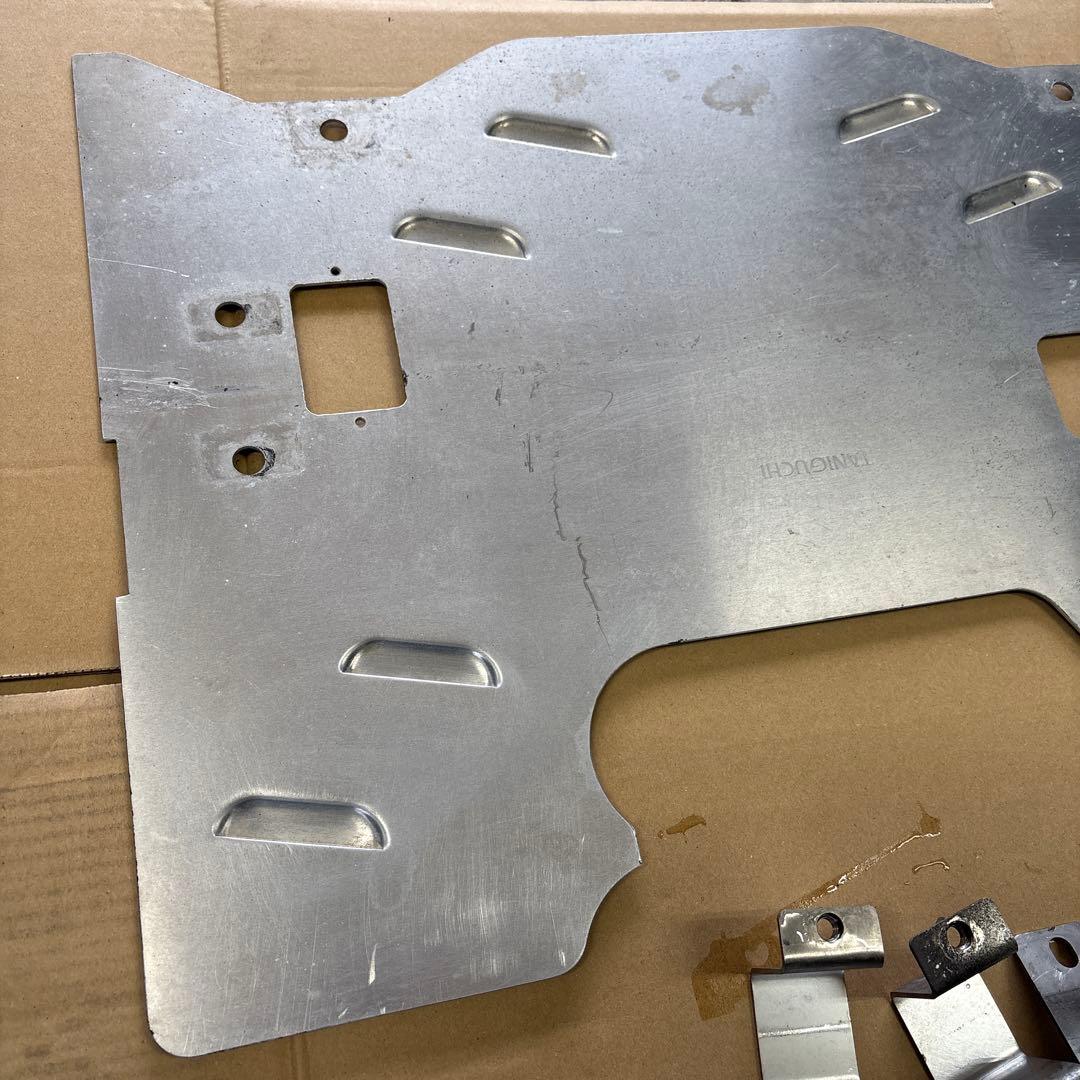 タニグチ　jb23 エンジンアンダーカバー　中古