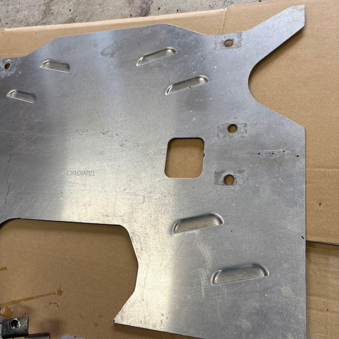 タニグチ　jb23 エンジンアンダーカバー　中古