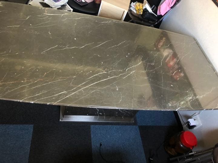 大理石のテ—ブル