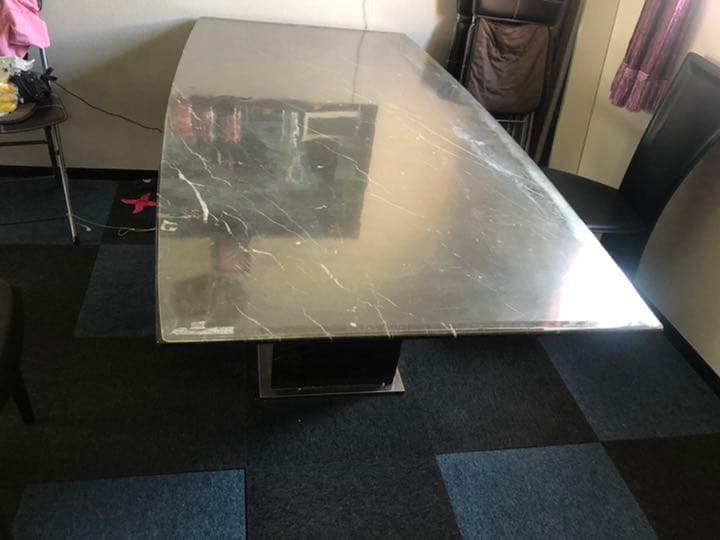 大理石のテ—ブル