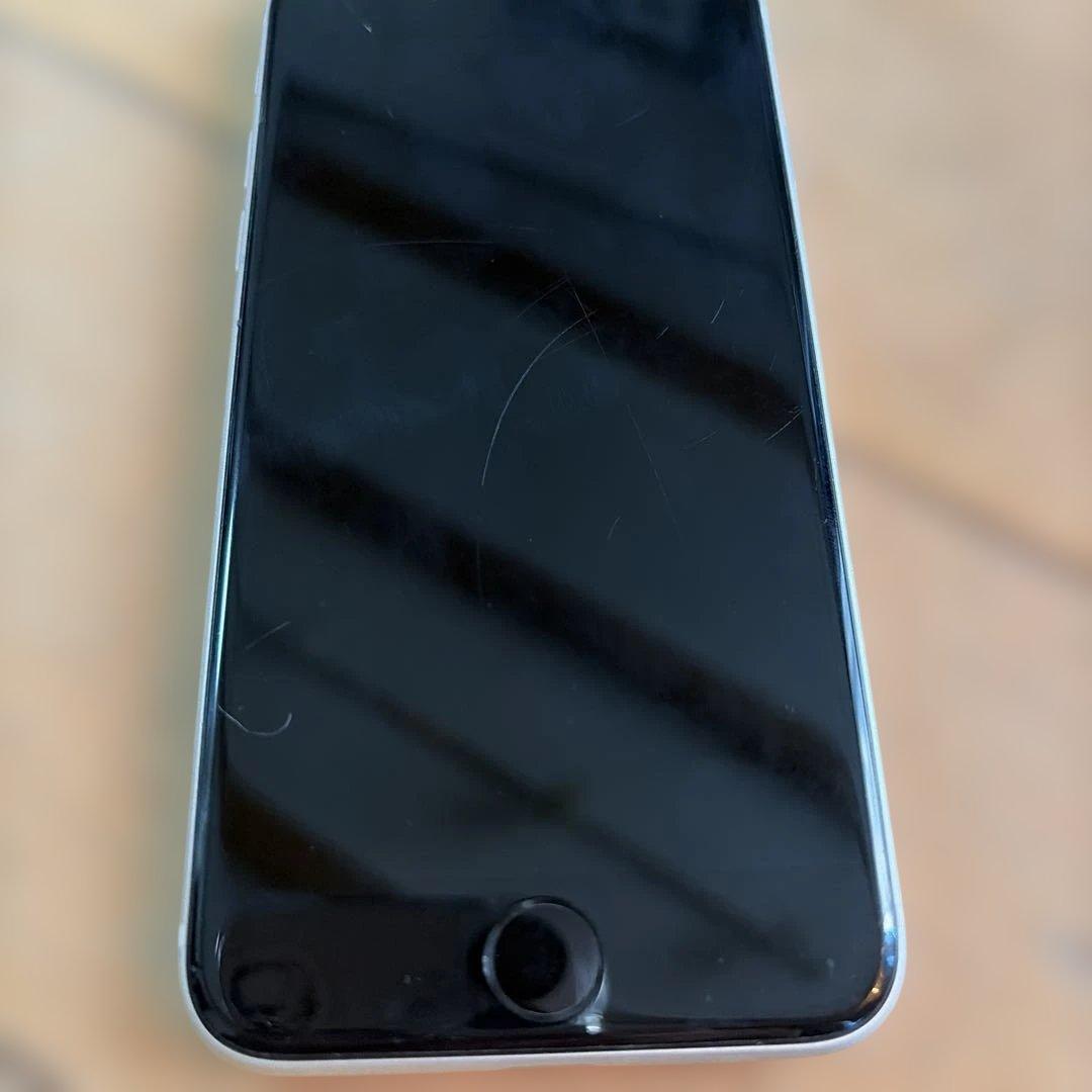 iPhone SE 第3世代　バッテリー98%