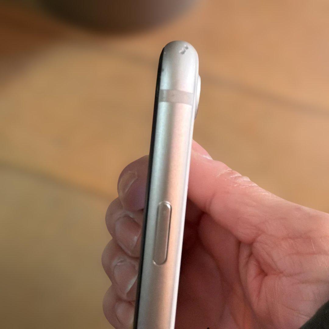 iPhone SE 第3世代　バッテリー98%