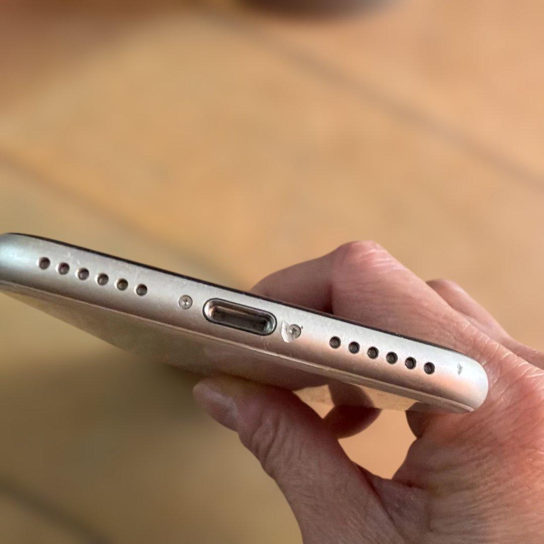 iPhone SE 第3世代　バッテリー98%