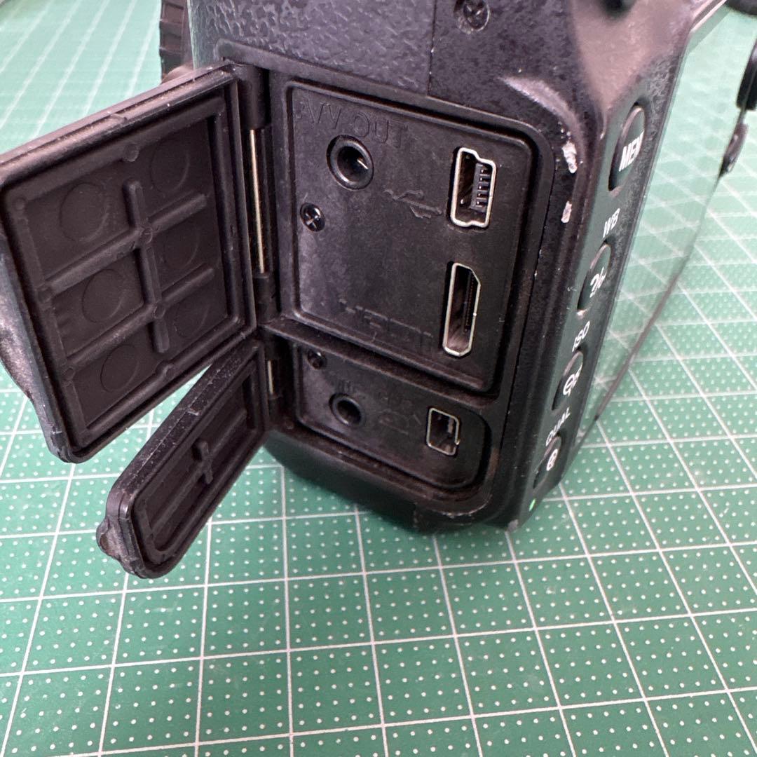 あ*ん様 ジャンク品　Nikon Ｄ7000 おまけでNikonストロボ付き30